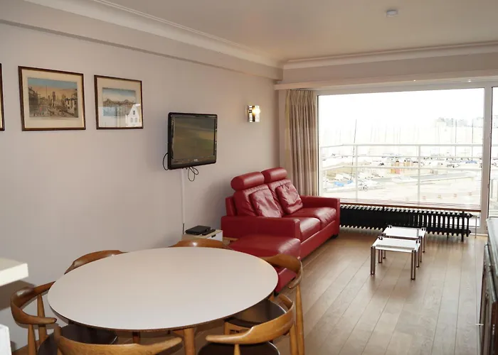 Seaview 2-bedroom Goldeneye With Private Garage In Duinbergen *