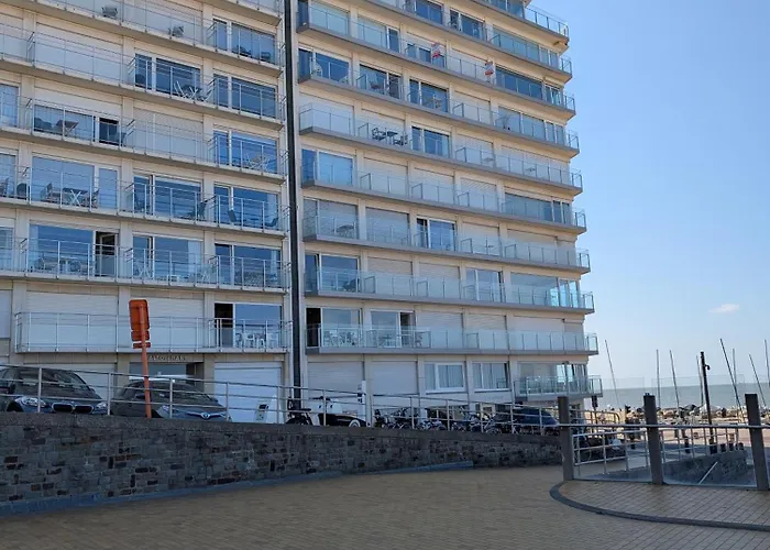 Seaview 2-bedroom Goldeneye With Private Garage In Duinbergen דירה *