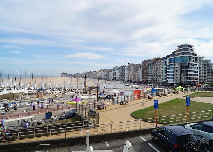 Seaview 2-bedroom Goldeneye With Private Garage In Duinbergen * Knokke-Heist